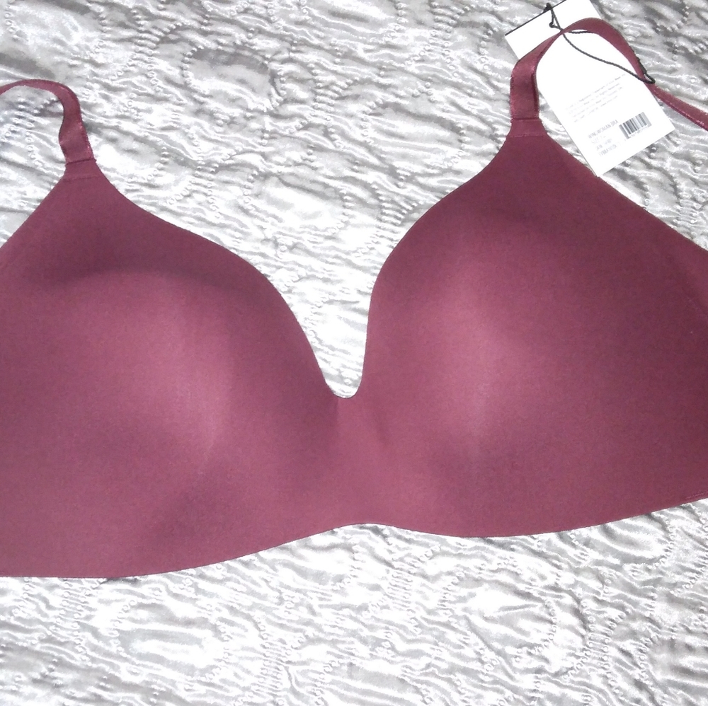 Knix new Bra size 7 an color is Dark Cherry